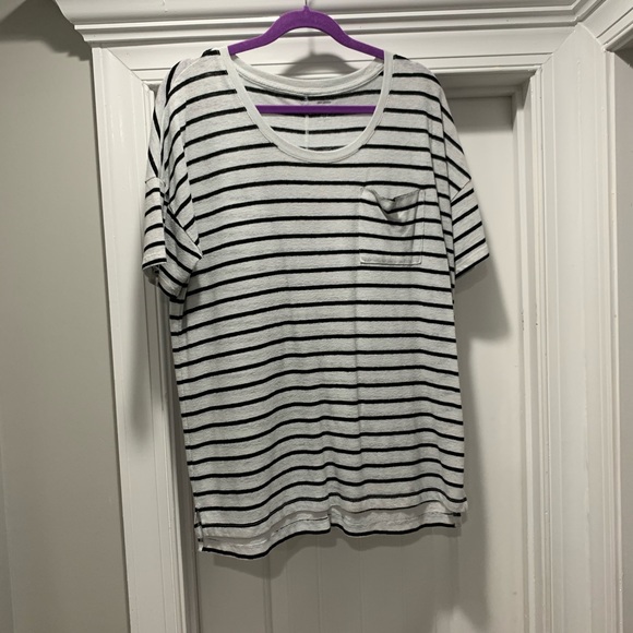 Old Navy Tops - Old Navy Boyfriend Tee